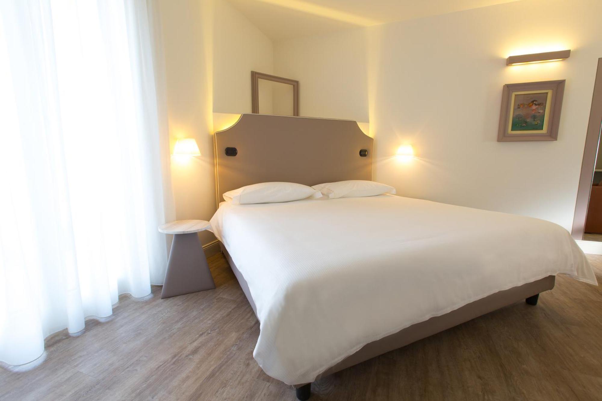 Hotel Al Campanile - Luxury Suites & Apartments Baveno Kültér fotó