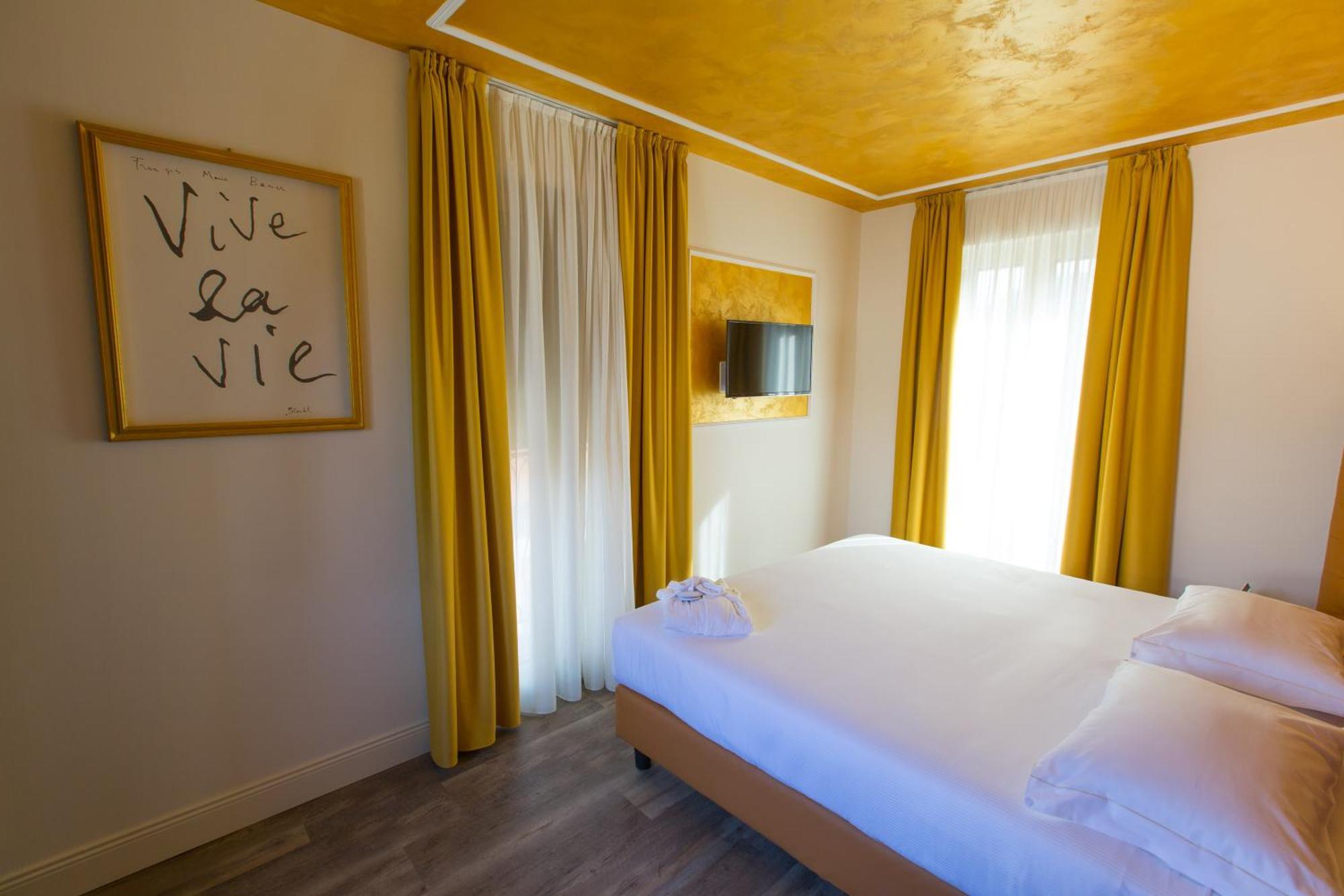 Hotel Al Campanile - Luxury Suites & Apartments Baveno Kültér fotó
