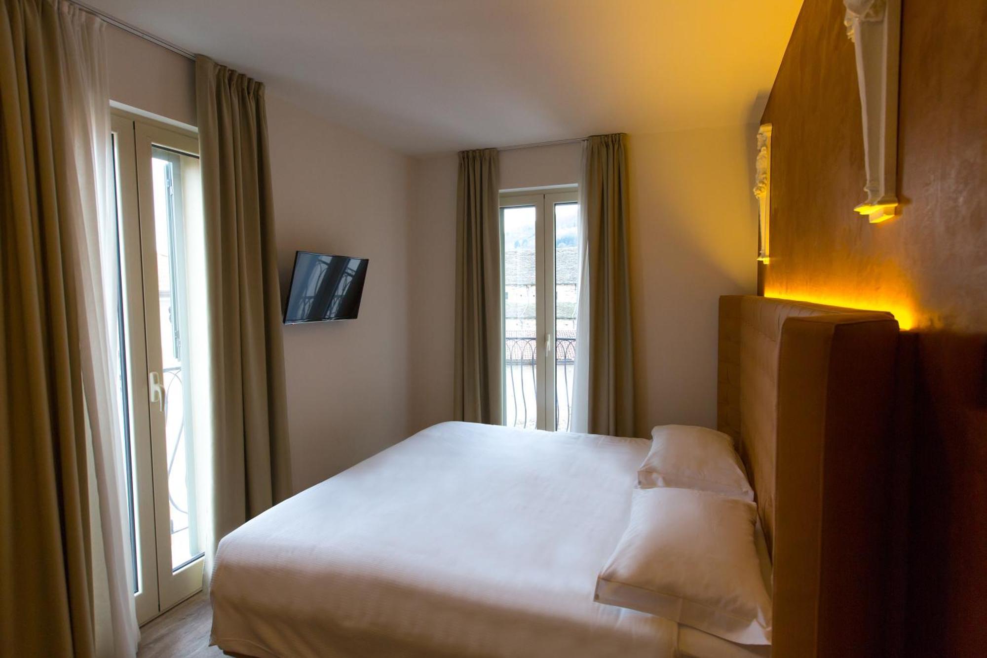 Hotel Al Campanile - Luxury Suites & Apartments Baveno Kültér fotó