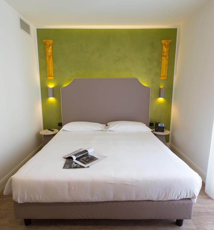 Hotel Al Campanile - Luxury Suites & Apartments Baveno Kültér fotó